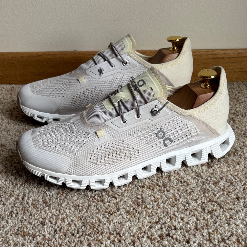 On Running Women’s Cloud 5 Coast Sand Ray Shoes US 10